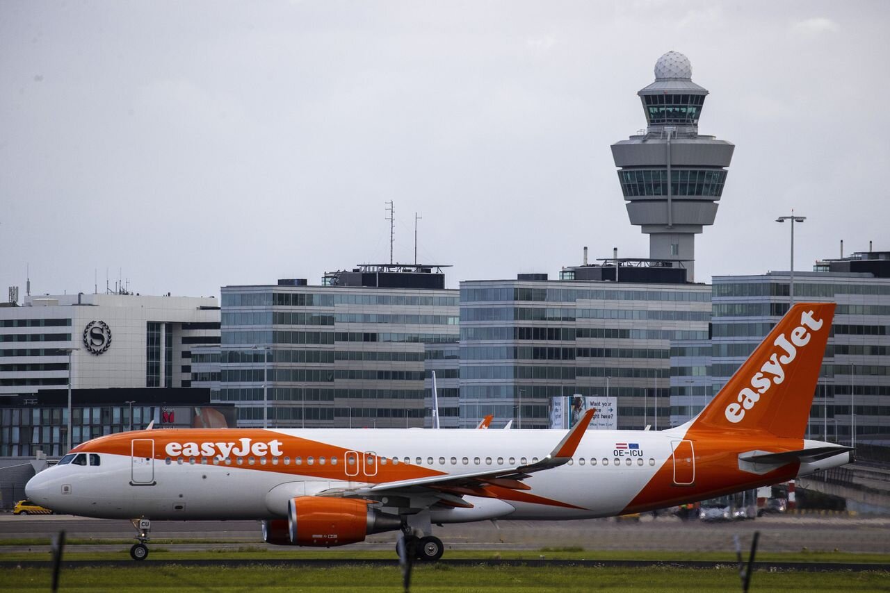 Schiphol prijst zich uit de markt, waarschuwt easyJet 